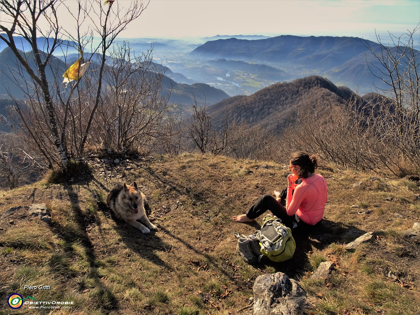 55 Dopo il cammino, la salita e l'elevazione un buon pranzetto al sacco con relax baciati dal sole .JPG